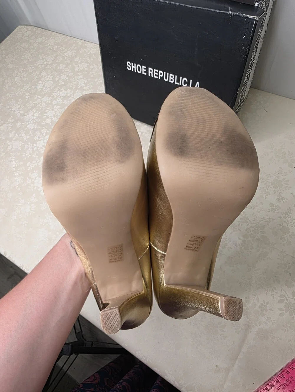 Shoe Republic LA Venerable Gold Platform Pumps High Heels Stilettos Size 7.5
